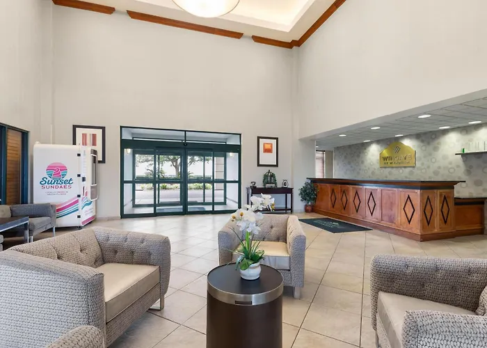 Wingate By Wyndham Destin Hotel